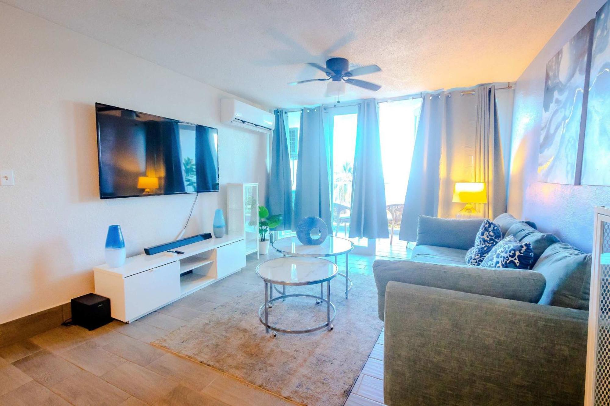 Sunset Paradise Cozy Beachfront Escape - Isla Verde Сан-Хуан Экстерьер фото